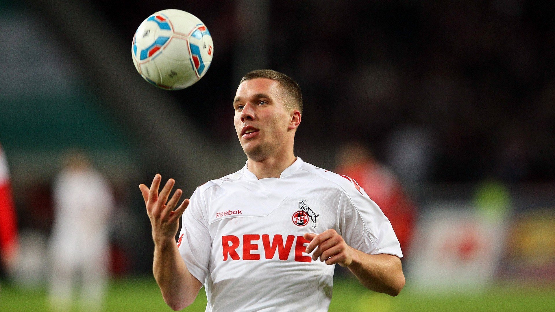 开云综合服务-赛场上的“绝佳配合”，欧冠中的团队协作艺术，欧冠战队